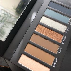 BRAND NEW! Younique Addiction Palette #4